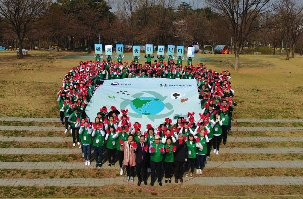 ▲ 서울숲공원에서 전개된 자원순환 실천 캠페인을 펼쳤다.