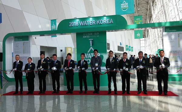 ▲ 2018 워터코리아(WATER KOREA) 개막 테이프커팅 식이 열리고 있다.