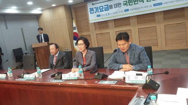 ▲ (왼쪽부터) 홍일표 산업통상자원중소벤처기업위원장, 김삼화 의원, 홍의락 의원