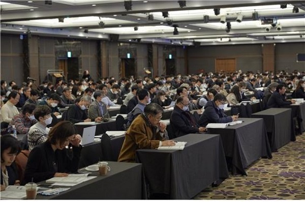 ▲ 31일 서울 더케이호텔에서 열린 ‘2020년도 에너지기술개발사업 사업설명회’에서 산학연 관계자들이 안내를 듣고 있다.