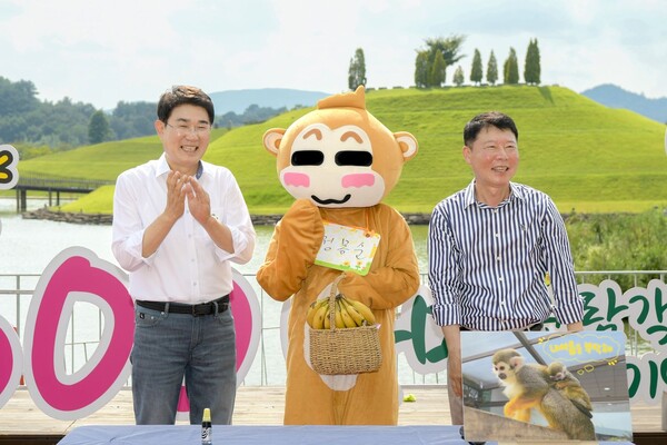 지난 7일 순천만국가정원 어린이동물원에서 태어난 아기 다람쥐원숭이의 이름이 몽순으로 선정됐다.