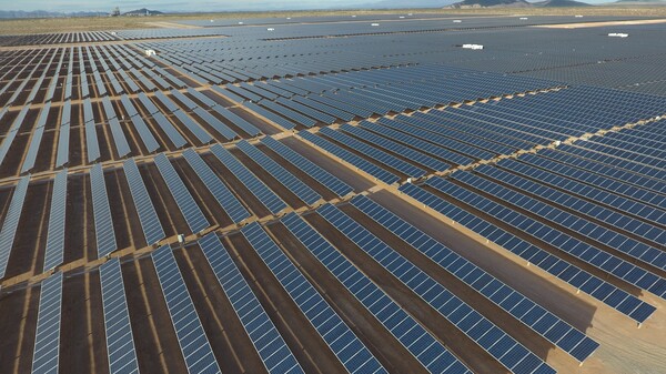 미국 애리조나주에 설치된 HD현대에너지솔루션의 태양광 모듈의 모습 (사진=HD현대에너지솔루션)